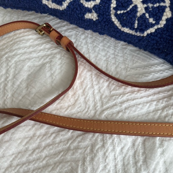 authentic!!!! louis vuitton blois monogram canvas crossbody - Picture 3 of 16